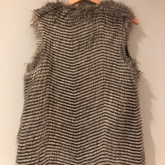 Faux Fur Vest sz S - Picture 4 of 4